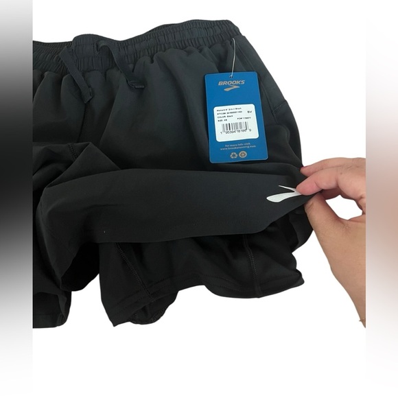 NWT Brooks Women’s Moment 5” 2-in-1 Shorts in Black in size XS - Picture 5 of 8